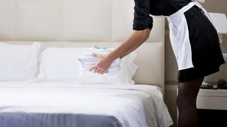 Câți bani câștigă o cameristă care lucrează în Mamaia! Ce salarii se oferă în plin sezon estival