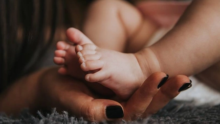 Concediul de risc maternal poate fi plătit 100%? Iată ce drepturi au femeile salariate însărcinate!