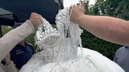 Rochii și accesorii de lux, dar fără acte: captură inedită a polițiștilor de frontieră botoșăneni