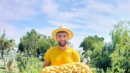 De la Pogonești la Iași și înapoi pe câmp! Cum un tânăr absolvent a crescut, cu știință și trudă, o fermă care inspiră o generație