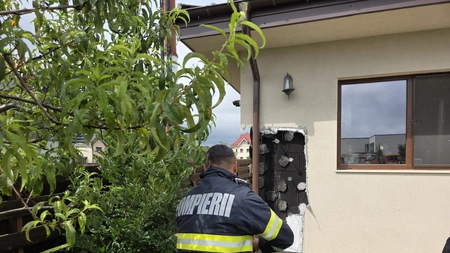Incendiu la o casă din comuna Valea Lupului. Pompierii au intervenit de urgență