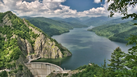 Lacul Vidraru – Iată frumusețea ce se află în inima munților Făgăraș!