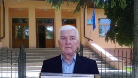 Acest pensionar primește salariu ilegal! Primarul menține în funcție secretarul general, deși acesta are 70 de ani