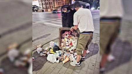 Supărat că a pierdut toți banii la păcănele, un bărbat a spart o pubelă și a împrăștiat tot gunoiul pe stradă. Polițiștii l-au obligat să strângă tot