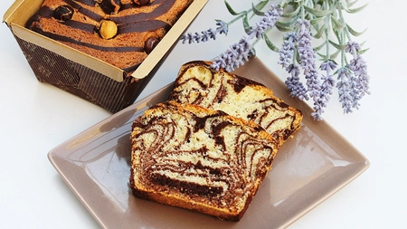 Rețetă de chec pufos cu 5 ouă – Un desert simplu și delicios pentru toată familia!