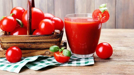 Este sănătos sucul de roșii de băut? Iată cum îl prepari și ce beneficii are!