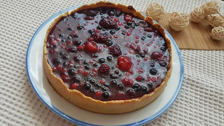 Tartă cu fructe congelate – Rețetă simplă și delicioasă, ideală pentru orice ocazie