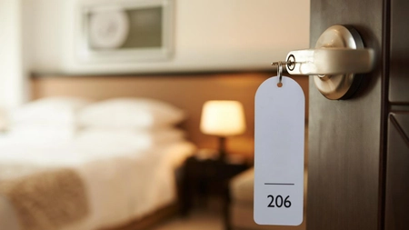 Turiștii de pe litoralul românesc pleacă cu „suveniruri”: prosoape, telecomenzi și chiar baterii din camerele de hotel