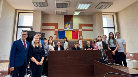 Judecătorul Costică Ciocan, fiu al comunei Coarnele Caprei, le-a deschis elevilor porțile justiției: 