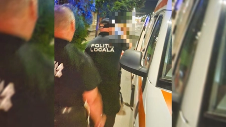 Un tânăr a vrut să își surprindă iubita, dar a ajuns gol pușcă în mijlocul străzii. Oamenii și-au pus mâinile la ochi: „Și-a lăsat boxerii în lift”