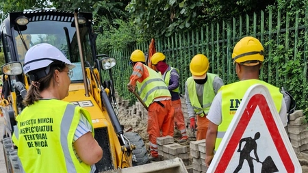 Controale ITM Iași la angajatorii cu muncitori străini: nereguli privind orele de muncă, protecția lucrătorilor și integrarea în cultura de SSM