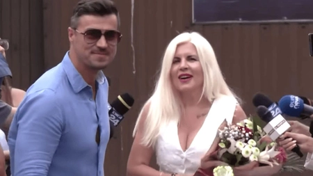Elena Udrea recuperează timpul petrecut departe de fiica ei. Unde a fost surprinsă alături de Eva Maria