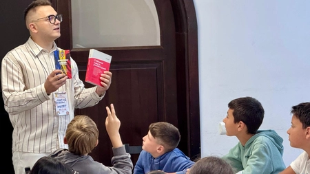 Judecătorul Costică Ciocan a predat lecții de drept prin joc și dialog tinerilor din Aroneanu