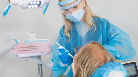 Intervențiile stomatologice cu anestezie generală ar putea fi mutate în spitalele publice