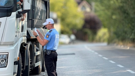 Transportatorii de mărfuri au intrat în atenția polițiștilor! S-au făcut verificări pe mai multe străzi din oraș