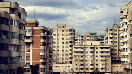 Avertisment pentru români! Proprietarii care locuiesc în blocuri vechi trebuie să se mute!