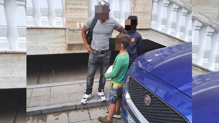 Un bărbat din Iași și-a forțat nepoții să cerșească pe străzi! Afacerea era atât de profitabilă, încât scotea sute de lei în câteva ore