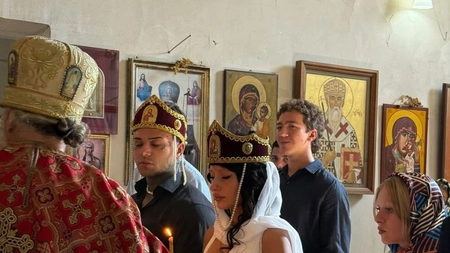 Nunta ortodoxă cu mirii tatuați și cu piercinguri care au atras atenția!