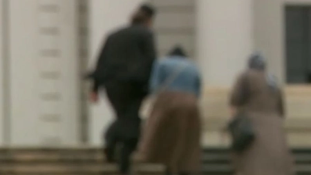 Gestul revoltător al unui preot! Ce făcea, de fapt, când nu slujea