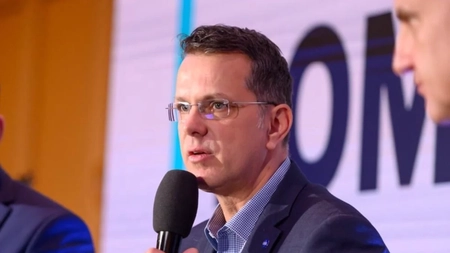 Presa internaţională scrie despre demisia lui Ionuţ Moşteanu. Ministrul Apărării recunoscut că a minţit în CV-ul său