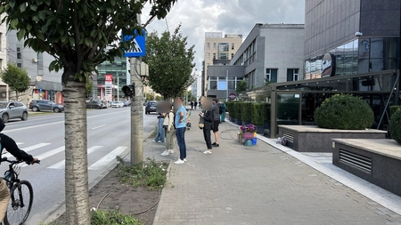 Scene șocante pe Sfântul Lazăr. Mai mulți adolescenți s-au încăierat, iar unul dintre ei a scos cuțitul. O fată s-a ales cu capul spart, iar un băiat a fost tăiat pe spate