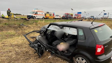 Accident rutier grav în județul Suceava. Trei persoane rănite, după ce trei mașini s-au izbit