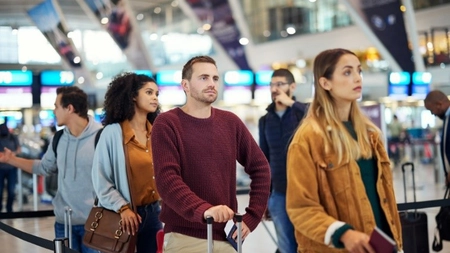 Trucul de la aeroport care nu funcționează pentru toată lumea. Uneori economisești, alteori plătești mai mult