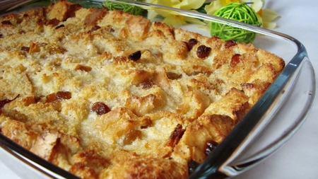 Rețeta pentru o budincă de pâine delicioasă – Desert tradițional, simplu de făcut