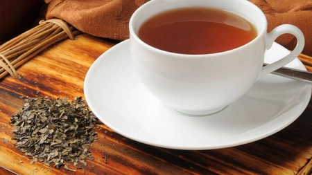 Ce ceaiuri poți folosi contra alcoolului? Iată un remediu natural pentru a lupta cu dependența