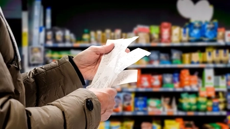 Aplicația care îi salvează pe români când merg la cumpărături! Ce sunt și cum funcționează comparatoarele de preț! 