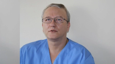 Dr. Răzvan Constantinescu va fi cercetat de Colegiul Medicilor Iași, după ce a participat la mai multe conferințe împotriva vaccinării anti-COVID