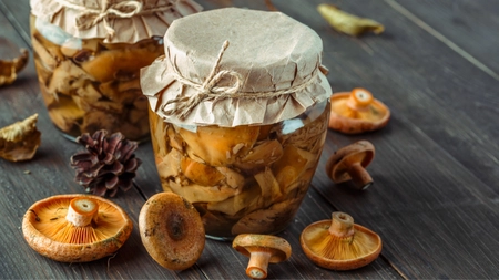 Rețeta pentru ghebe la borcan cu oțet și <em class='ep-highlight'>usturoi</em>! Un preparat delicios pentru iarnă!