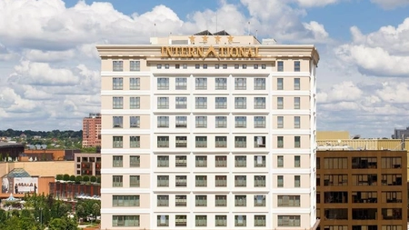 Un incident neobișnuit a avut loc ieri la Hotelul Internațional din Iași! Polițiștii au fost alertați cu privire la activități suspecte desfășurate de un grup format din 13 cetățeni ai Republicii Moldova. Ce spune IPJ Iași