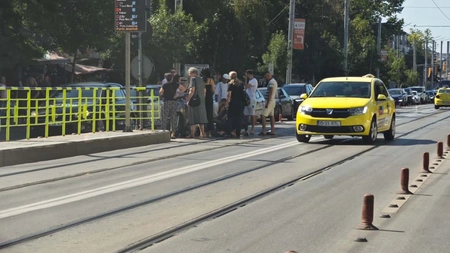 Livrator din Iași, înțepat de o albină în timp ce făcea o livrare! A avut nevoie de îngrijiri medicale