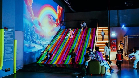 Primul muzeu de artă imersivă din Iași își deschide porțile la sfârșitul acestei săptămâni. Noutatea absolută este MINA Kids, un spațiu interactiv pentru cei mici