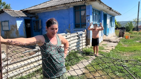 O ceartă între frați a pus pe jar un sat întreg și zeci de pompieri, polițiști și medici! Andrei s-a ascuns într-o fântână, deoarece fratele său mai mare nu voia să-i dea telefonul mobil – FOTO