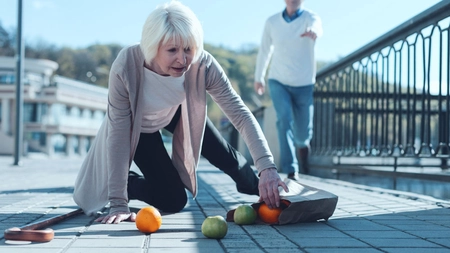 Pierderea echilibrului în picioare – Cauze, manifestări și opțiuni de tratament