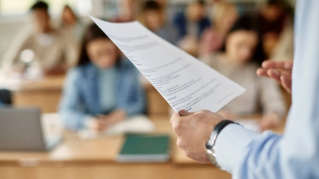 Stimulente financiare pentru elevii de 10 la examenele naționale. Sumele alocate pentru fiecare absolvent