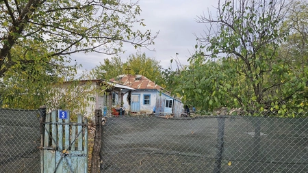 Crimă îngrozitoare la Iași. O femeie a fost omorâtă cu 3 lovituri de cuțit în propria casă. Criminalul ar fi spălat cadavrul și ar fi schimbat hainele cu care era îmbrăcat, într-o încercare de mușamalizare