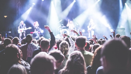 Cât costă să petreci Revelionul cu marii artiști ai României. Biletele s-au pus deja în vânzare