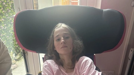 O mamă își dorește ca fiica ei să aibă o moarte rapidă, după ce o boală misterioasă i-a distrus viața