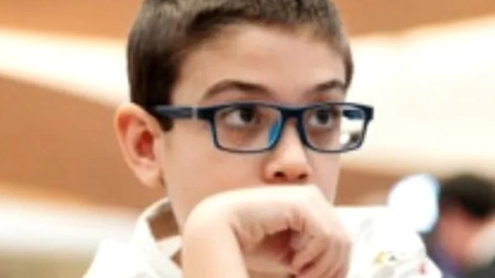 România are un nou geniu în formare! La doar 9 ani, Luca Protopopescu a făcut senzație, înfruntând simultan 12 adversari la șah