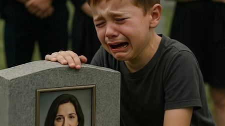 Un băiat a strigat la mormântul mamei sale că mama ei este în viață: oamenii nu l-au crezut până la sosirea poliției