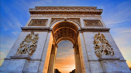 Arcul de Triumf din Paris – Iată de ce merită văzut măcar o singură dată în viață. Este unul dintre cele mai cunoscute monumente din lume