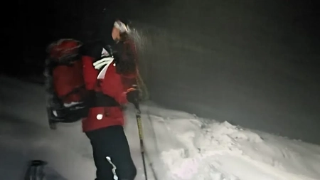 Turist rătăcit pe munte, salvat de la hipotermie la Bâlea Lac! A urcat nepregătit, pe ninsoare și ceață densă