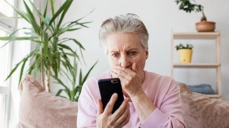 Capcană virtuală! Doctoriță de 68 de ani, înșelată de un impostor! Cine era de fapt „medicul”