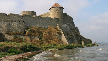 Cetatea Albă și ruinele uitate care spun povești despre trecut