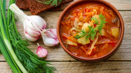 Ciorbă de varză dulce cu smântână – Rețetă simplă și gustoasă, ce merită încercată