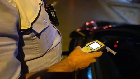 Șeful secției de psihiatrie din Roman, prins la volan sub influența drogurilor și alcoolului