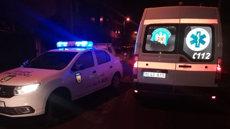 O femeie de 66 de ani din Iași a fost salvată în ultimul moment de către polițiști! Aceasta a zăcut pe trotuar, în ploaie, până când cineva a observat-o: „Era în șoc”